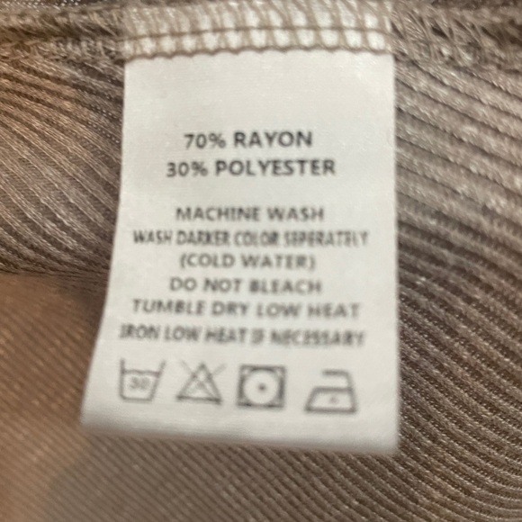 Tan lightweight cardigan with small pockets on front - Picture 4 of 5